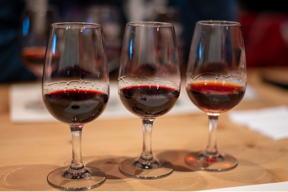 Comparing Ruby Port And Tawny Port in glasses