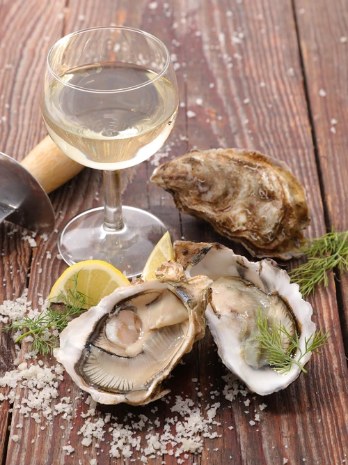 Vermentino wine and Oysters served with lemon