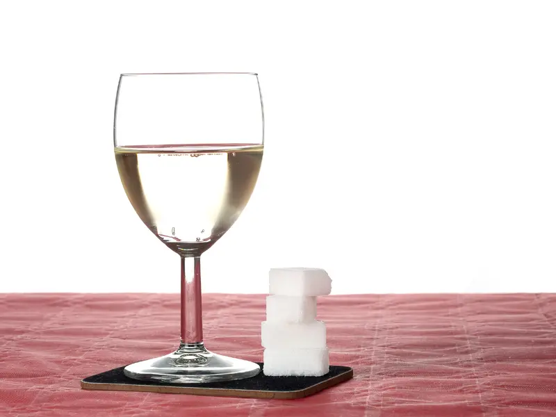 How Much Sugar is in a Glass and Bottle of White Wine - White wine next to sugar cubes